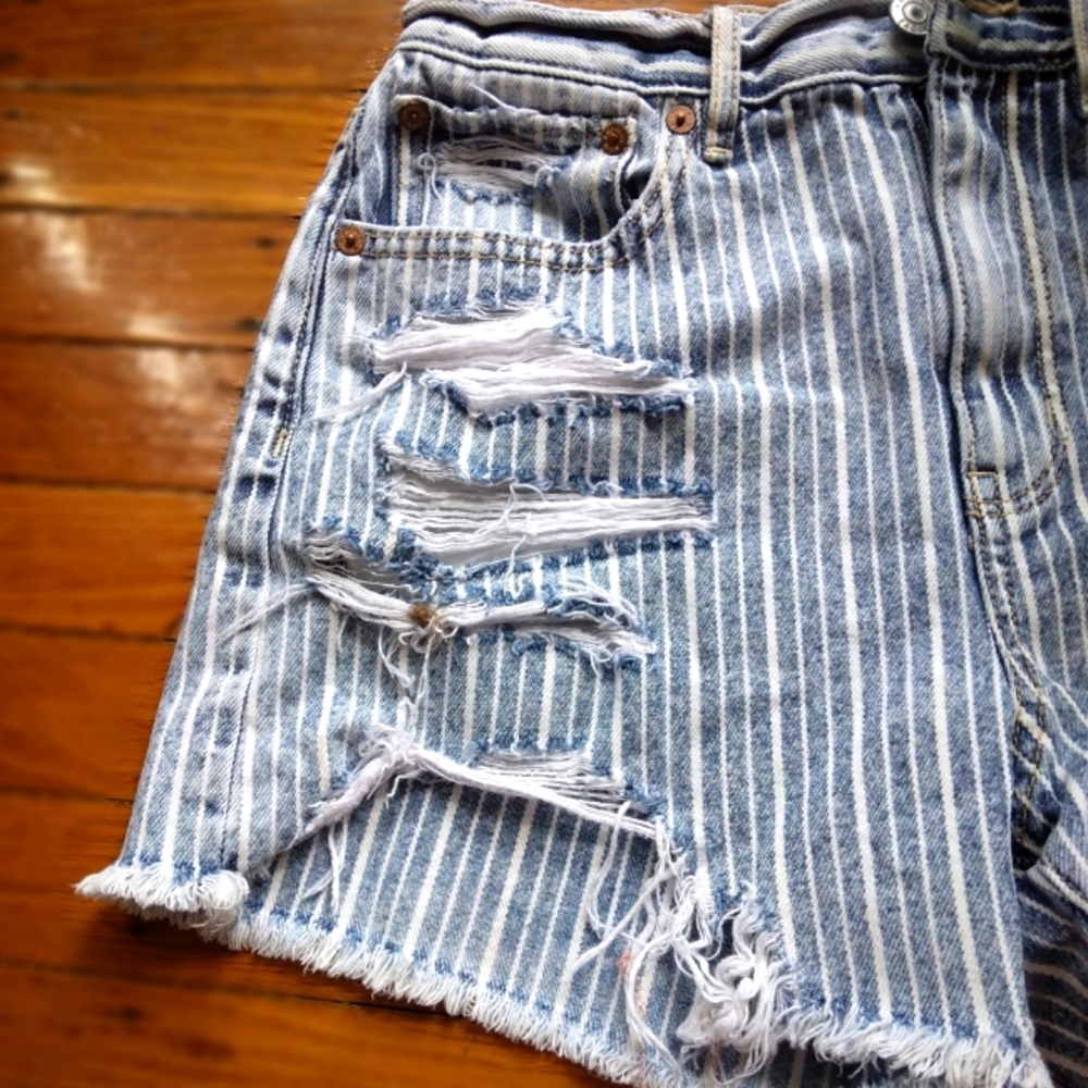 American Eagle 90s Boyfriend Ripped Jean Shorts